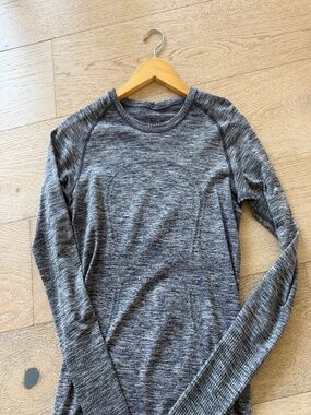Lululemon Swiftly Tech Long Sleeve (Black and gray)